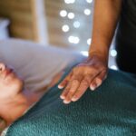 Reiki behandeling: ontspanning, heling en energie in balans